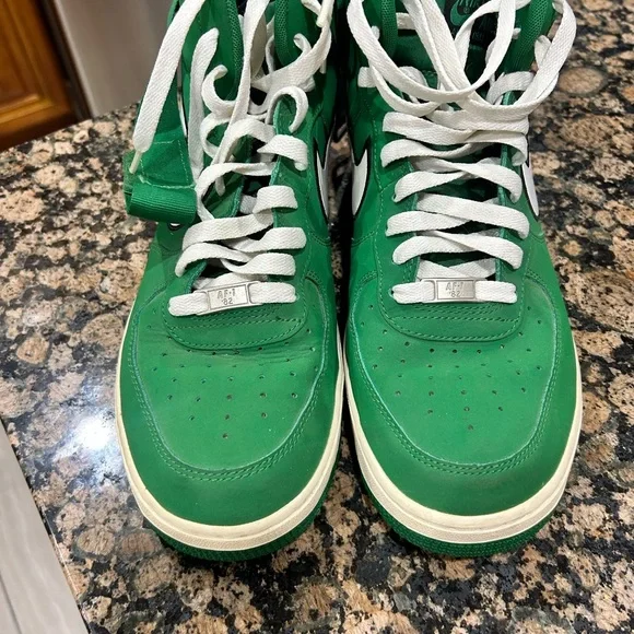 Nike Green High-Top Sneakers - Picture 2 of 4